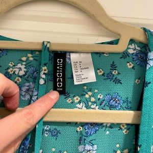 H&M green floral top